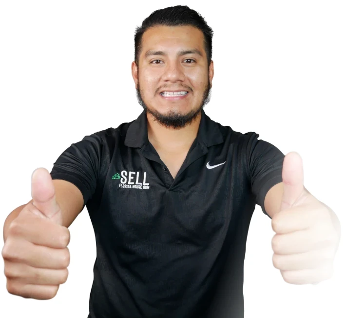 Juan Munoz, local cash home buyer in Fort Myers FL, giving a thumbs up